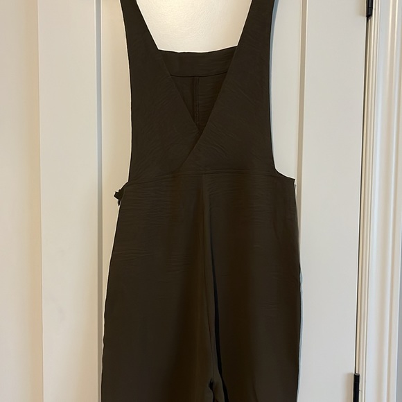 Wide leg overall jumpsuit - Picture 3 of 3